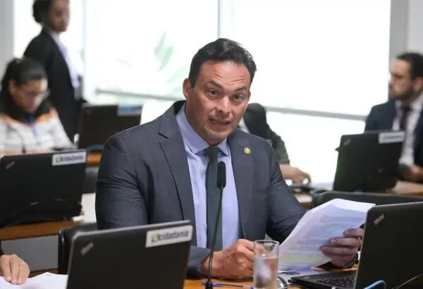 Projeto de Styvenson que aumenta pena para crimes sexuais contra menores avança no Senado