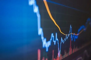 Dólar caro, juro alto e desajuste fiscal ameaçam novo ciclo de investimentos