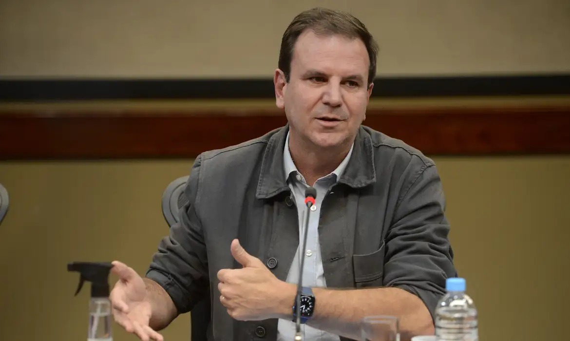 Prefeito do Rio anuncia que vai desapropriar terreno para construção do estádio do Flamengo