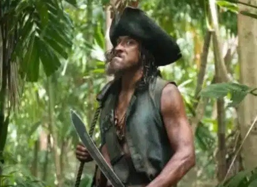 Ator de ‘Piratas do Caribe’ morre após ser atacado por tubarão