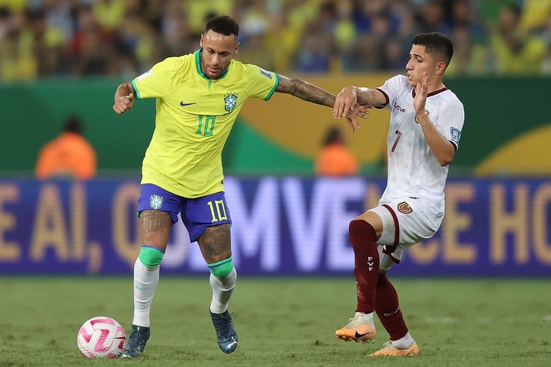 Neymar perde mais de R$ 900 mil para Jimmy Butler em jogo poker