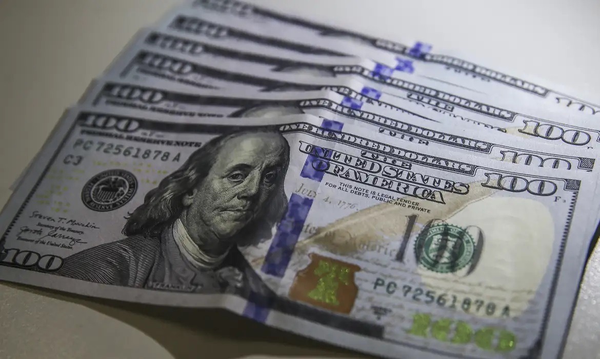 Contas externas têm saldo negativo de US$ 3,4 bilhões em maio