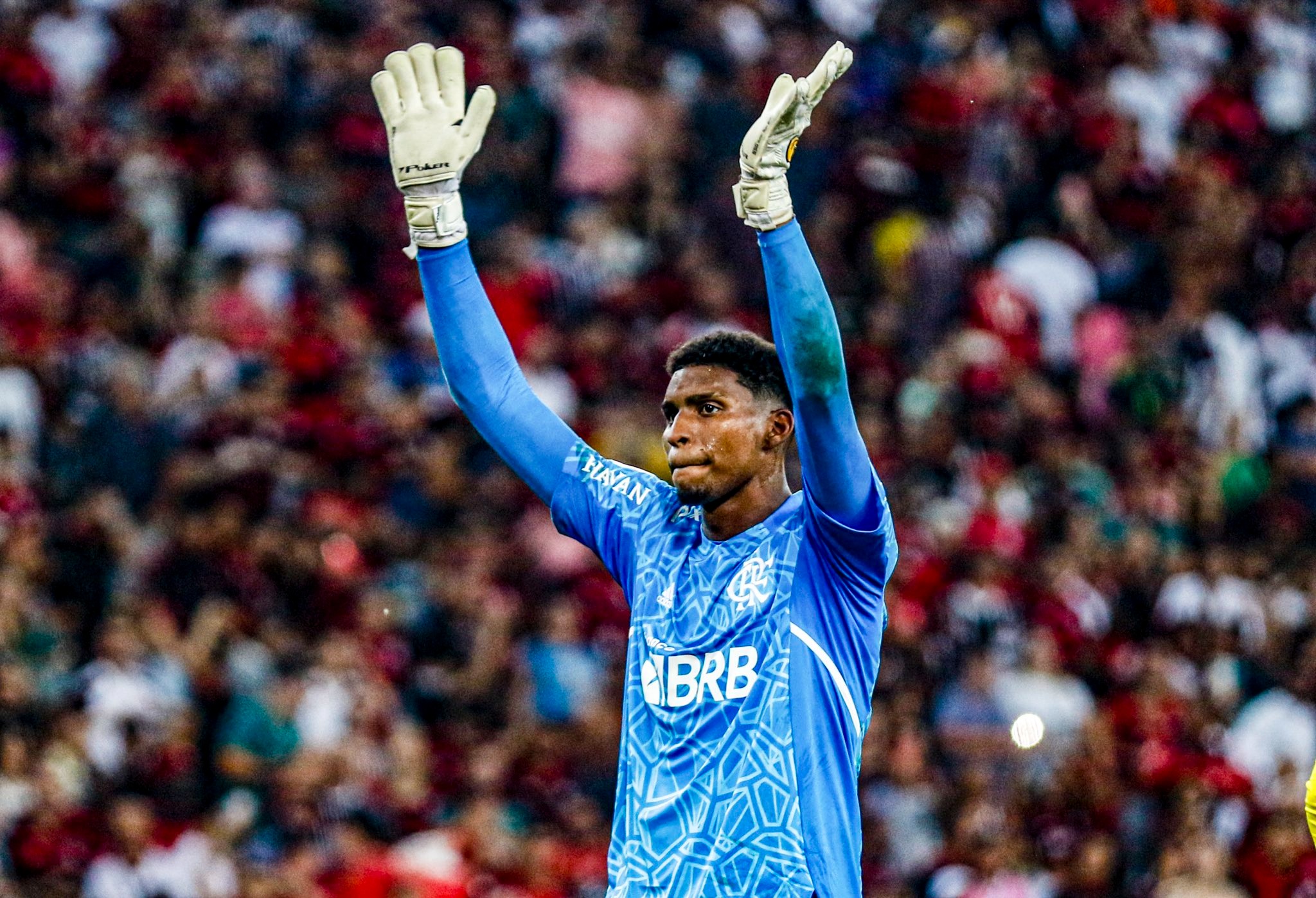 Corinthians avança e fica perto de contratar goleiro do Flamengo