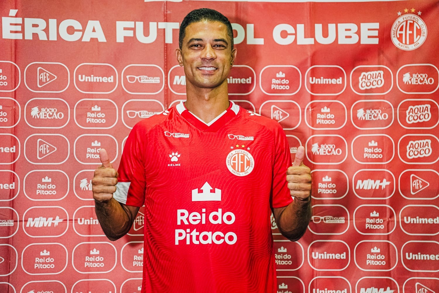Ricardo Bueno assina contrato com o América e pode ser novidade contra o Sousa