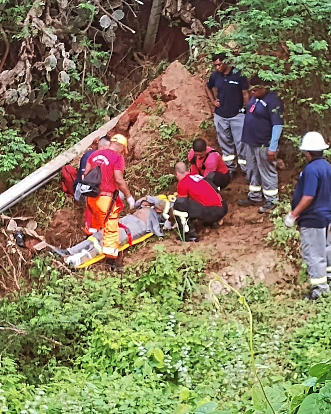 Homem é atingido por poste após cair em barranco no interior do RN