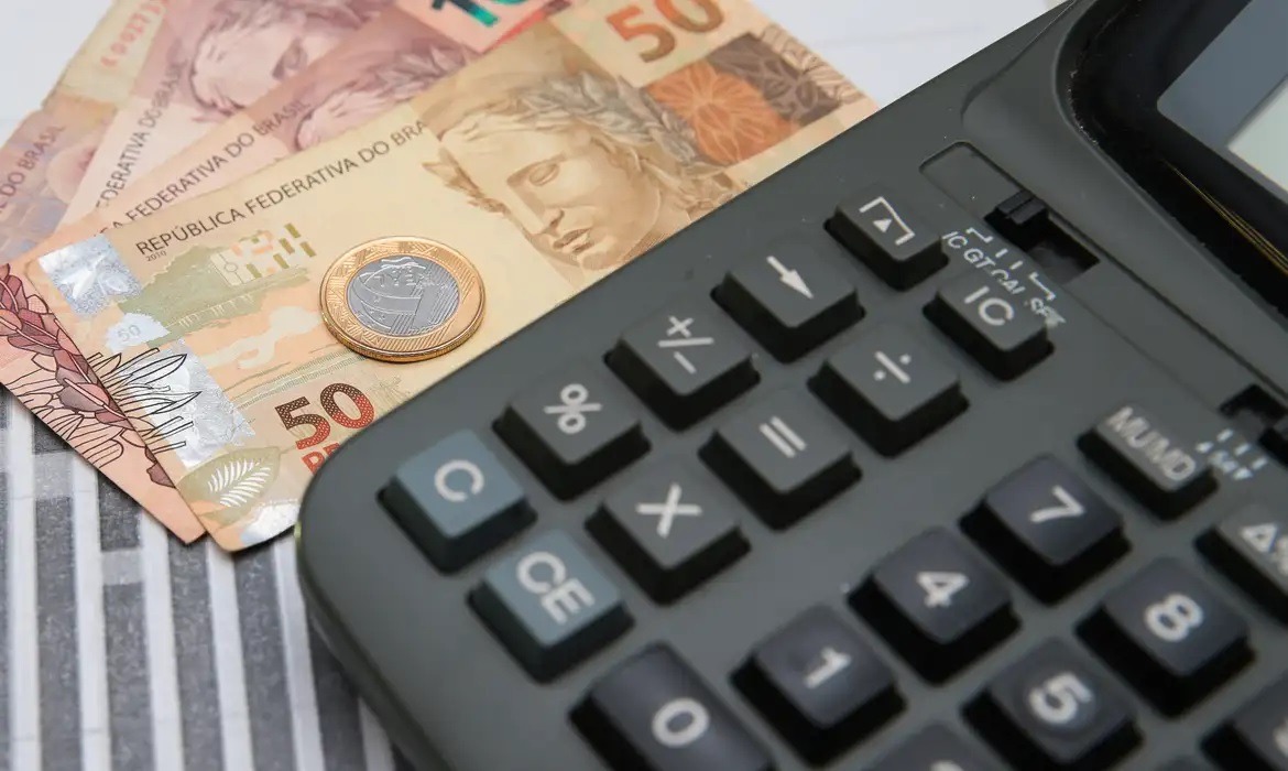 Banco Central eleva estimativa do PIB para 2,03% neste ano