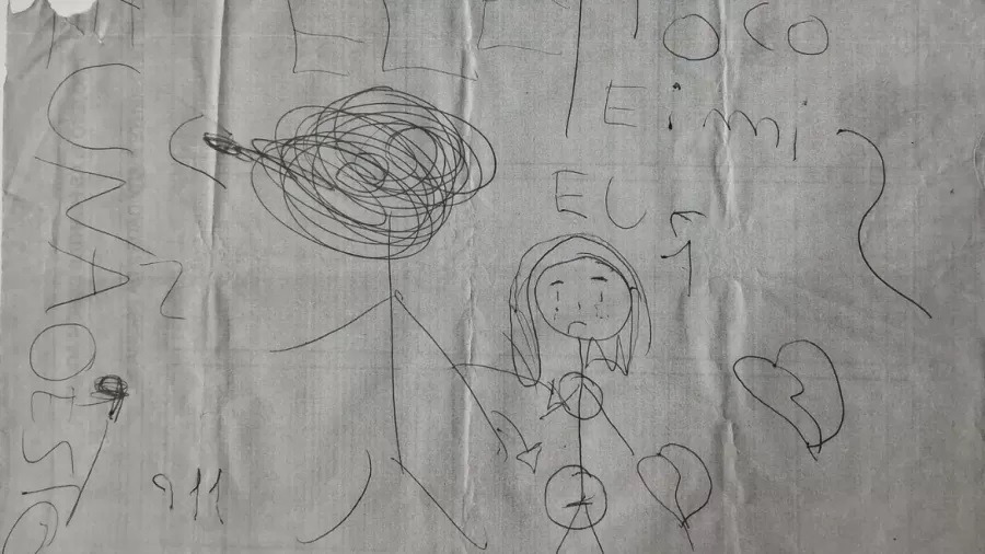 Menina desenha abusos sexuais e tio é preso após mãe encontrar papéis