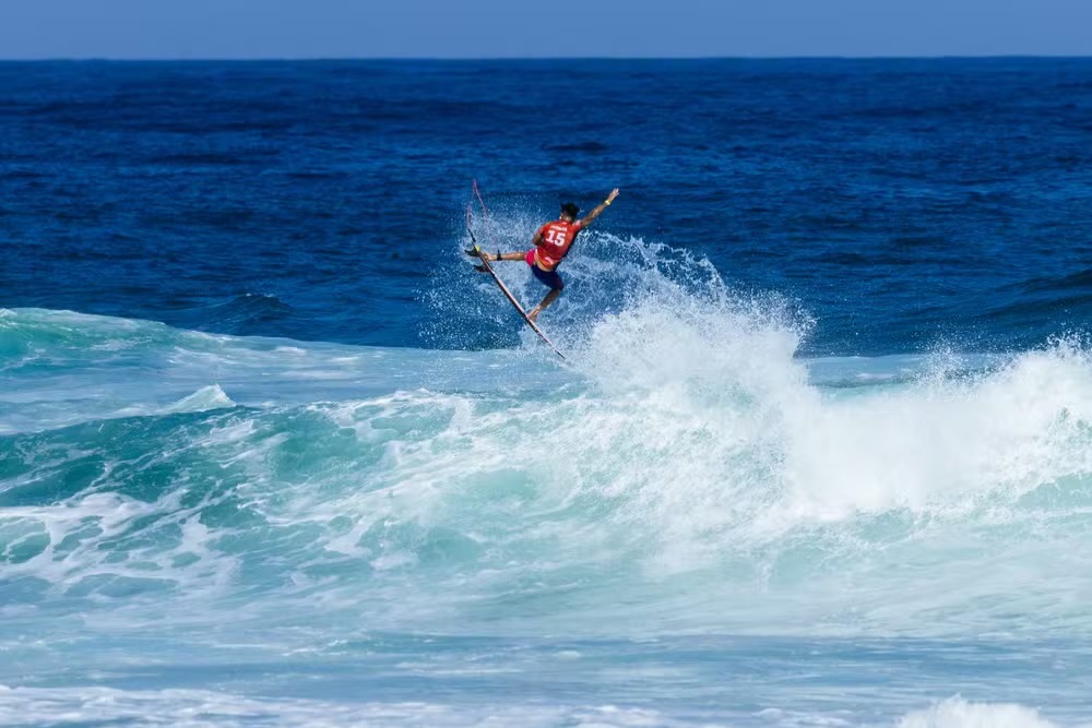 Italo Ferreira vence Yago Dora na final e é campeão em Saquarema