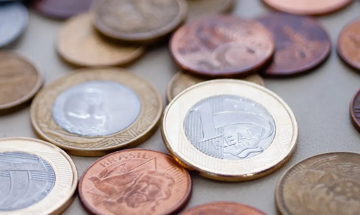 Em 30 anos, um real se transformou em 8 centavos; entenda como o Brasil mudou