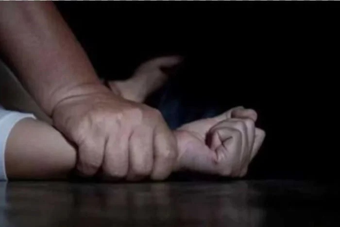 Mulher é estuprada com filho de 3 anos no colo