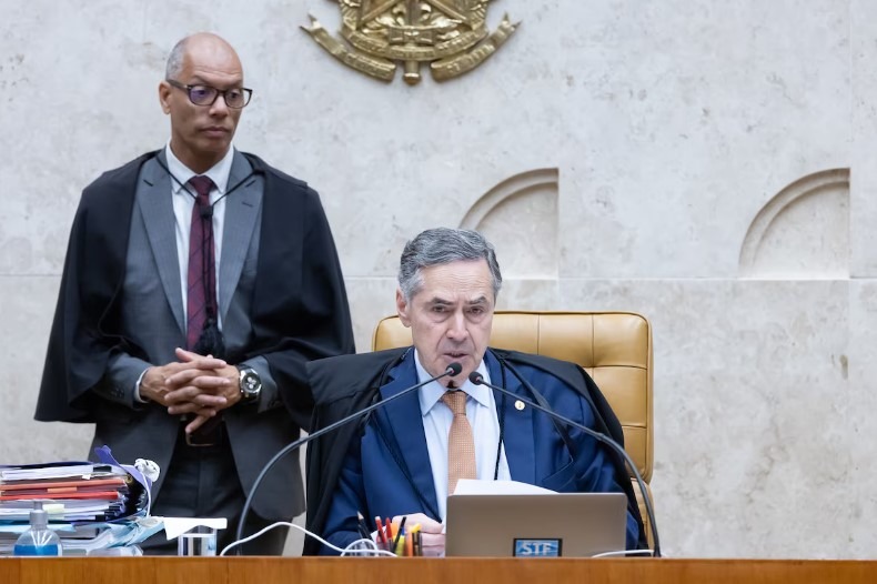 Funcionários que empurram cadeiras de ministros do STF e distribuem cafezinho ganham R$ 6,4 mil