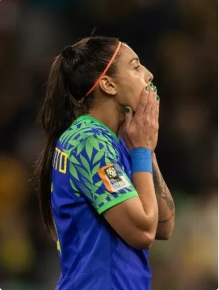 Atacante da seleção feminina sofre lesão e está fora dos Jogos Olímpicos