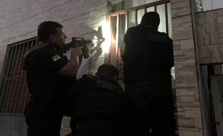 Polícia Civil prende quatro homens suspeitos de furto contra faculdade em Natal; 30 tablets são recuperados