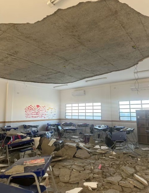 Estudante fica ferida após parte do teto de sala de aula desabar no interior do RN