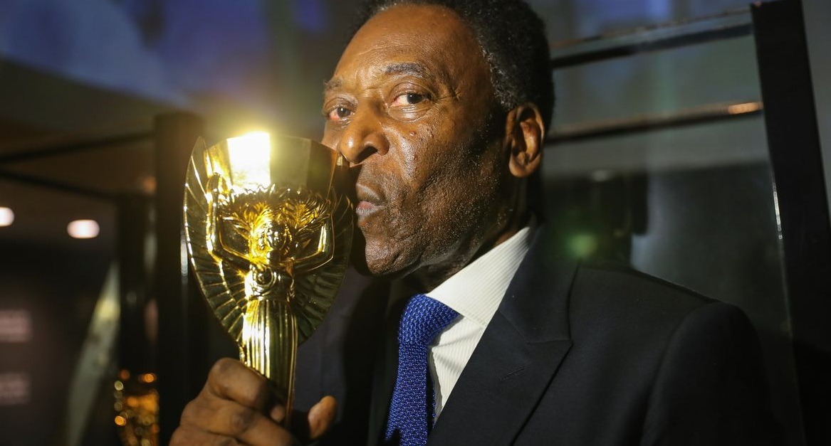 Lula sanciona lei que cria Dia do Rei Pelé