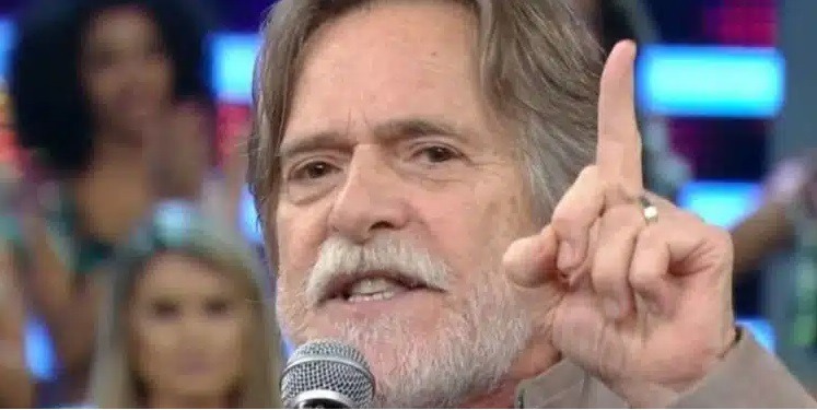 José de Abreu se revolta e chama jornalista da Globo de ‘canalha’