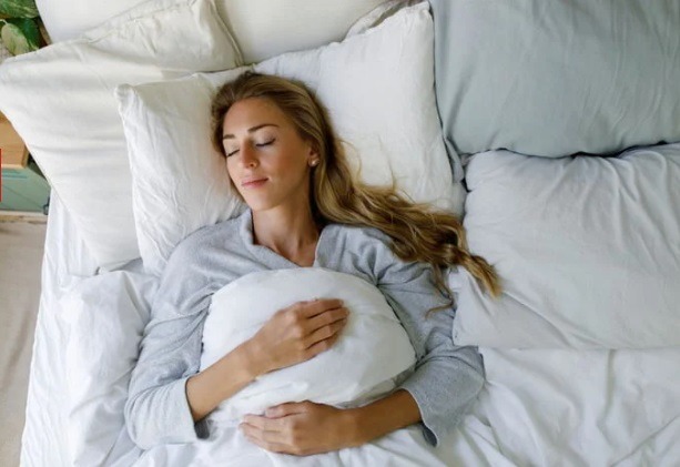 Veja qual fruta comer antes de dormir se quiser emagrecer