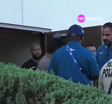[VÍDEO] CBF reclama de chegada em porta dos fundos de hotel: 'Não somos bandidos'