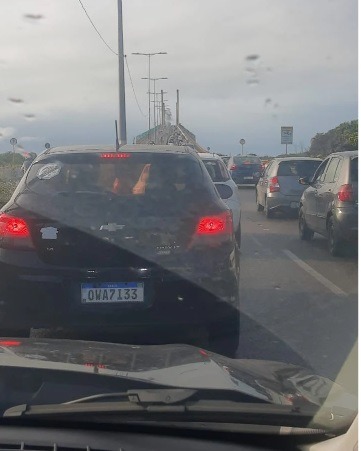 Acidente causa engarrafamento na Ponte Newton Navarro