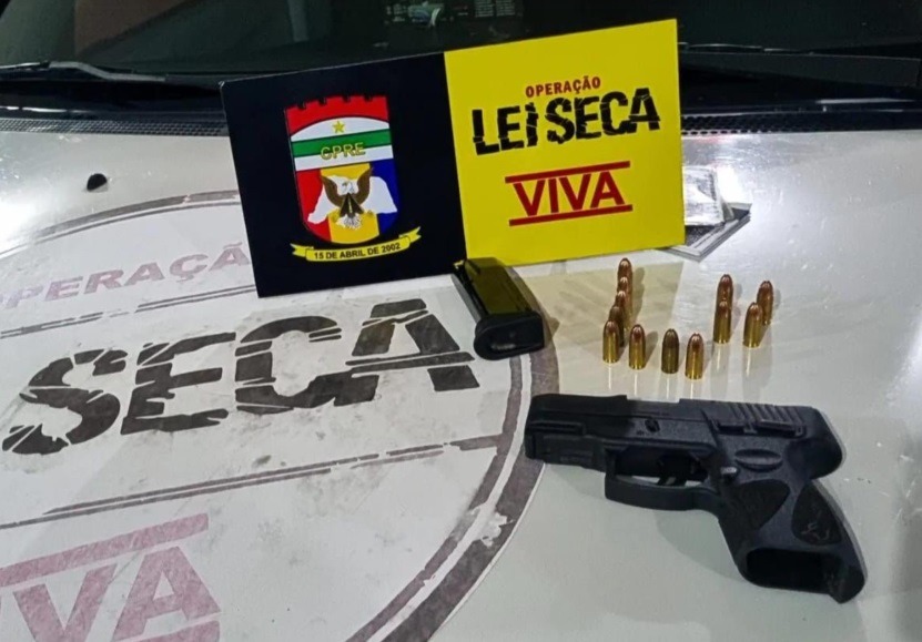 Idoso embriagado e homem com posse ilegal de arma de fogo são presos durante blitz na Zona Oeste de Natal