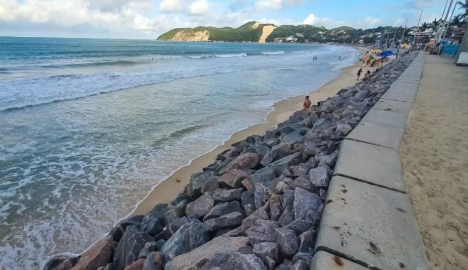 Atraso no início da engorda de Ponta Negra vira notícia nacional após draga que faria obra deixar Natal