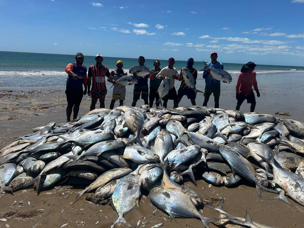  [VÍDEO] Pescadores comemoram após fisgar cerca de 7 mil kg de peixe no RN