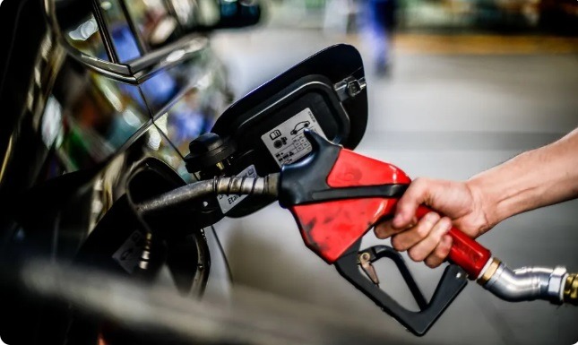 Gasolina deve ficar R$ 0,15 mais cara nos postos após reajuste