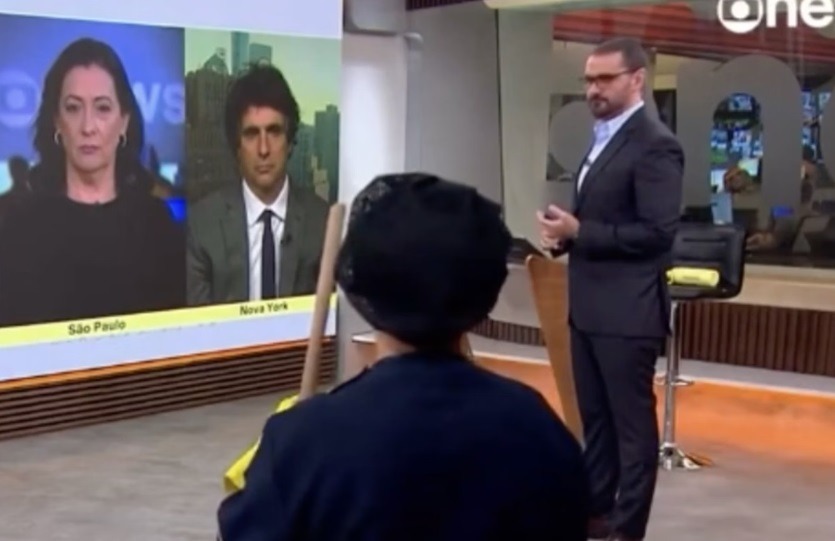 VÍDEO: Funcionária da limpeza “invade” transmissão da GloboNews ao vivo