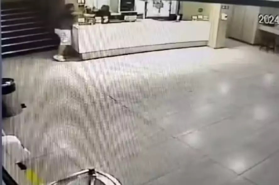 Procurador briga por pipoca e cospe em funcionária de cinema