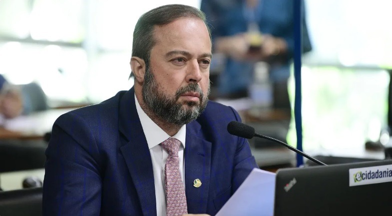 Benefício suspeito a Joesley e Wesley complica ministro de Minas e Energia