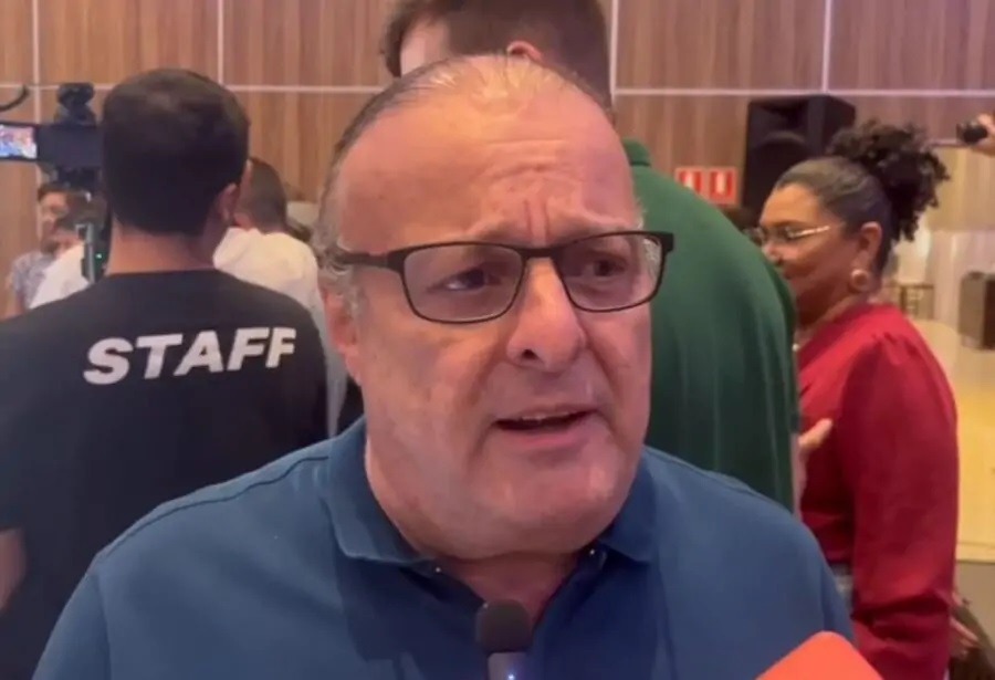 [VÍDEO] Paulinho alfineta Mineiro: ‘Ninguém defecou na mesa do diretor do Idema’