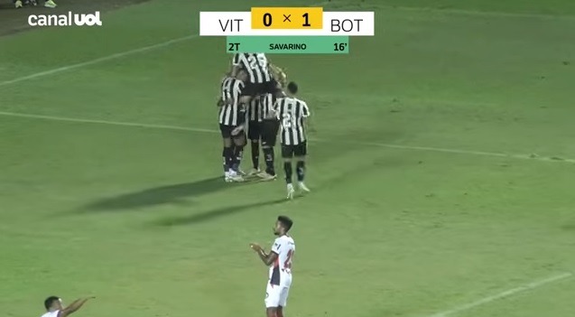Botafogo supera pênalti perdido, lesão, bate o Vitória e assume a liderança; veja classificação do Brasileiro