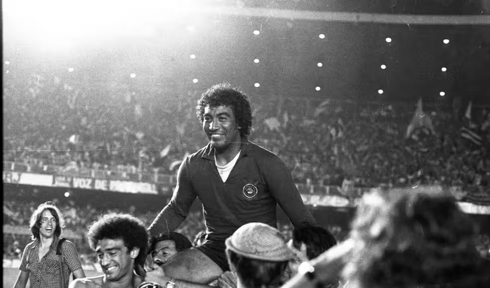 Goleiro histórico do Corinthians morre aos 75 anos