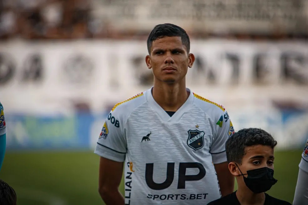 Jogador deixa ABC e acerta com equipe da Série B do Brasileirão