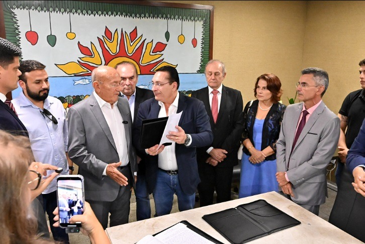 Vivaldo Costa toma posse como deputado estadual