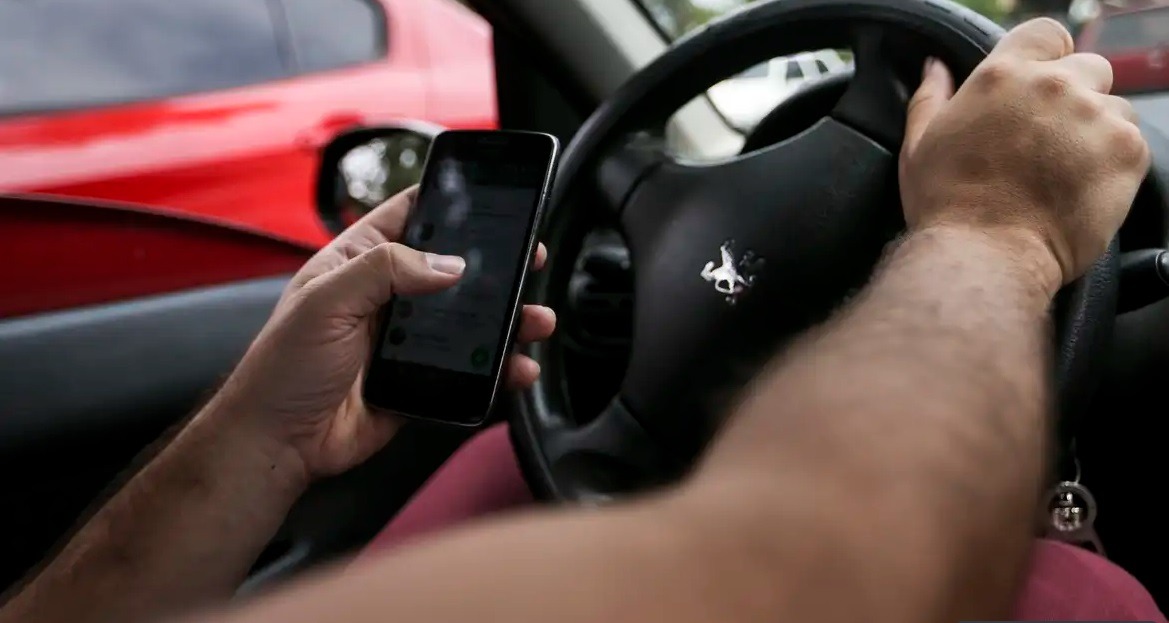 Dois celulares são roubados ou furtados por minuto no Brasil