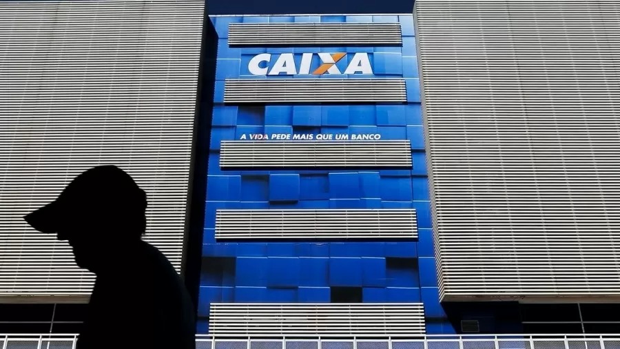 Ex-funcionária da Caixa é suspeita de 'roubar' senhas para sacar R$ 200 mil