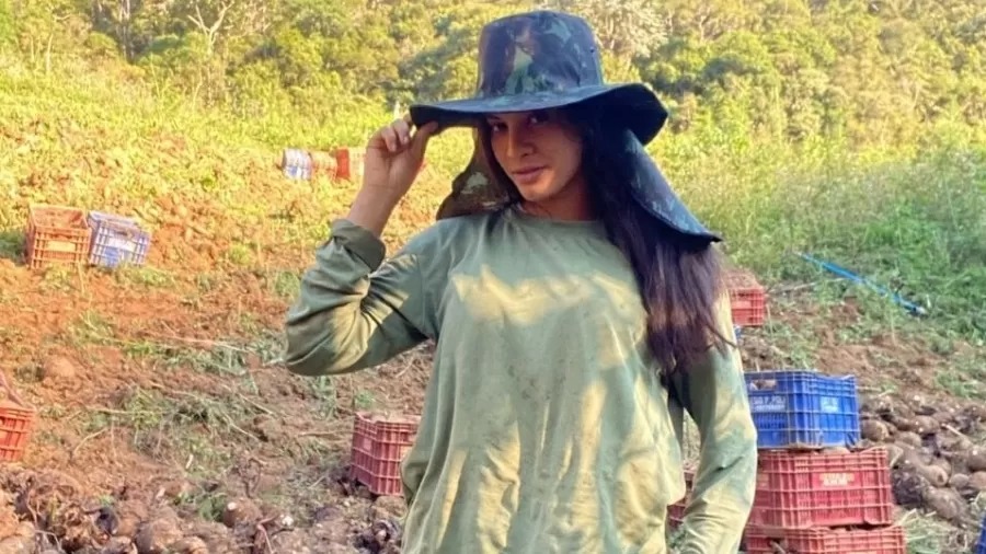 'Trabalho na roça, acordo às 5, durmo às 20 e quero ser miss Brasil'