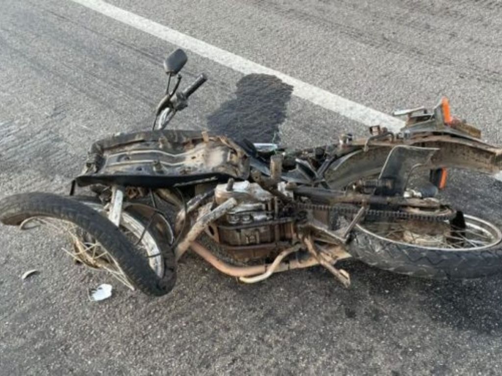 Idoso morre após acidente de motocicleta na BR-304