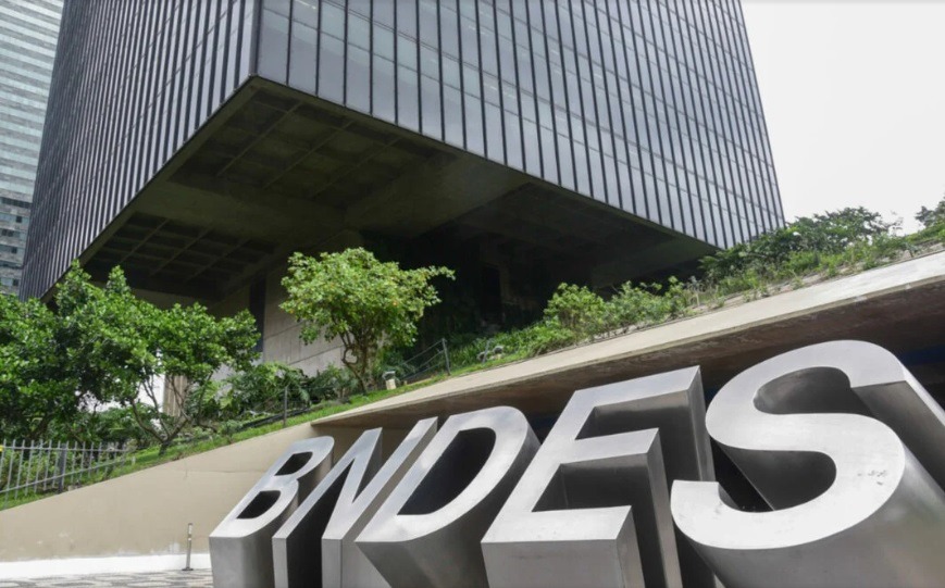 BNDES lança concurso com 150 vagas e salários de R$ 20.900; confira