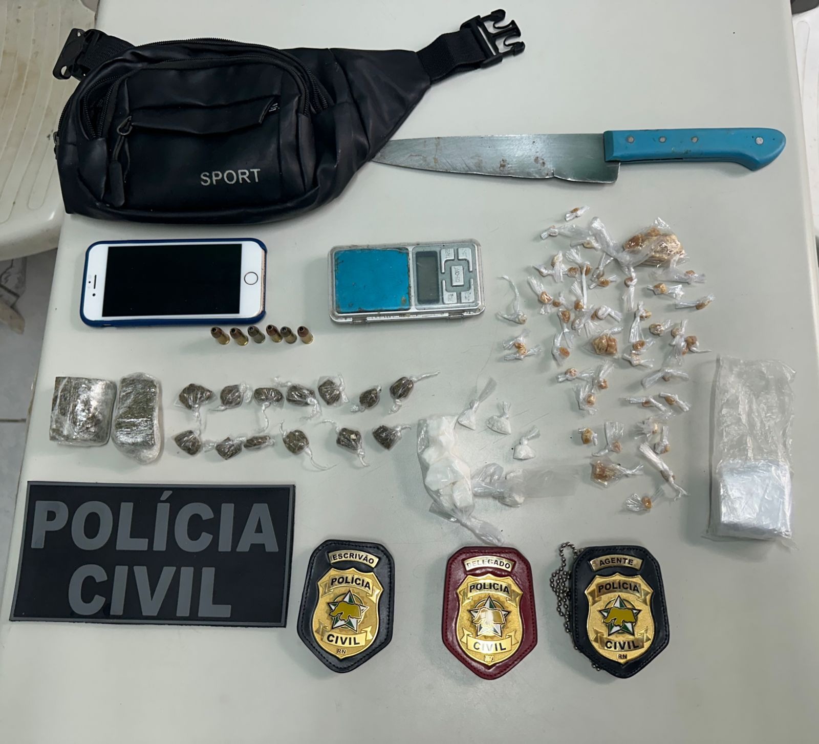 Drogas e munições são apreendidas em casa abandonada na Grande Natal