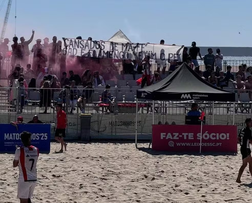 Torcida de clube português protesta contra parceria com Flamengo: "Meta o pé"