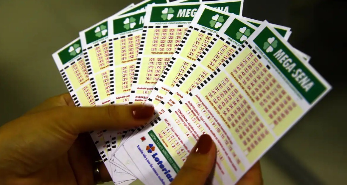 Mega-Sena acumula, e prêmio chega a R$ 65 milhões; veja dezenas sorteadas