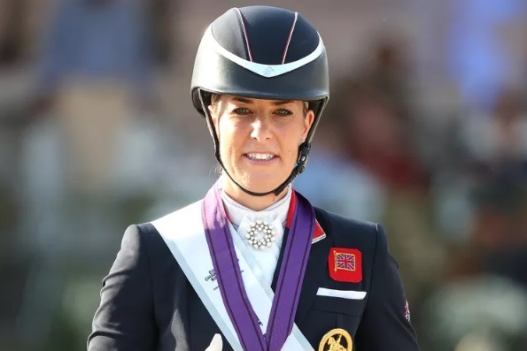 Atleta britânica desiste de Olimpíadas após vídeo vazado batendo em cavalo