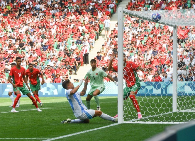 VÍDEO: Empate da Argentina é anulado após 1h30; jogo foi paralisado por confusão