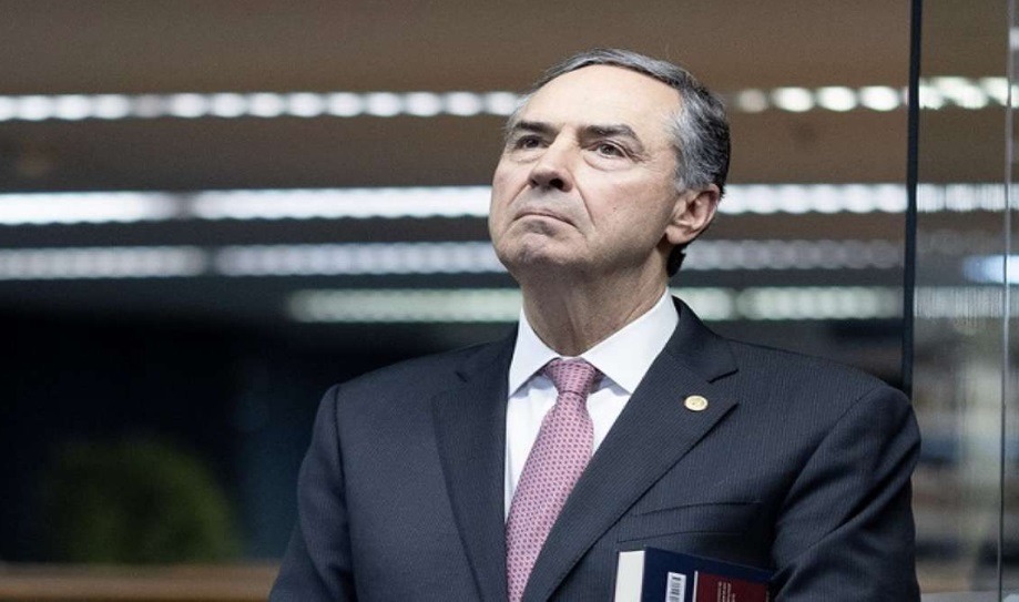 Barroso libera mãe condenada por tráfico; mulher do 8/1 com filhos pequenos continua presa