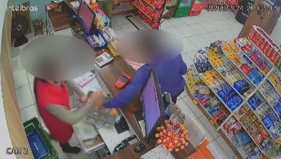 Ladrão pede CPF na nota antes de roubar farmácia, é identificado e preso pela polícia
