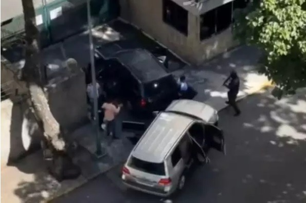 Flagrante de sequestro e prisão de opositor na Venezuela choca o mundo