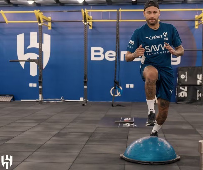"Tem dias que quero desistir", diz Neymar em meio à recuperação de lesão grave