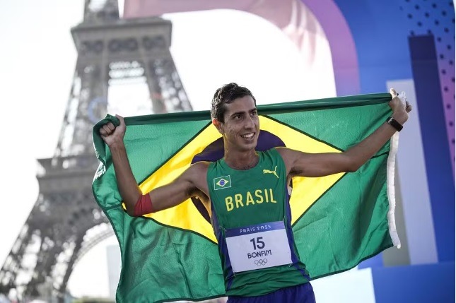 Caio Bonfim faz história e conquista a prata na marcha atlética das Olimpíadas de Paris